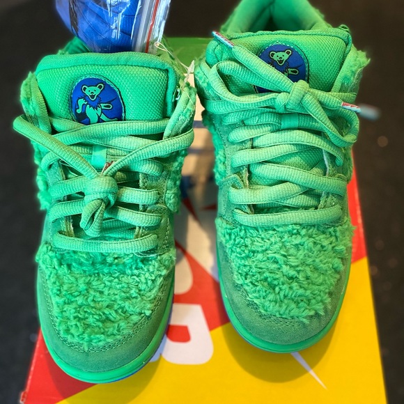 Athletic_Shoes